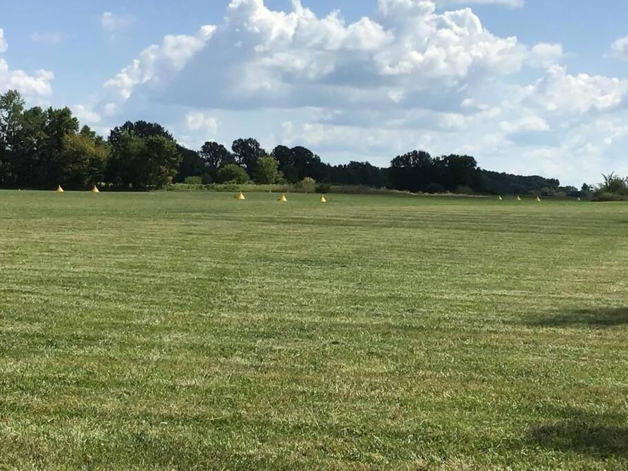 فيلا House On Grass Runway With Fly-In/Fly-Out Access Tecumseh المظهر الخارجي الصورة